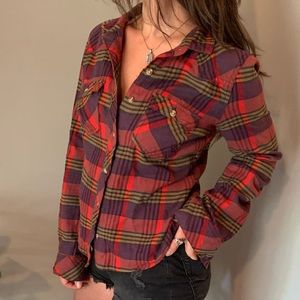 UO Women’s Fitted Flannel Shirt